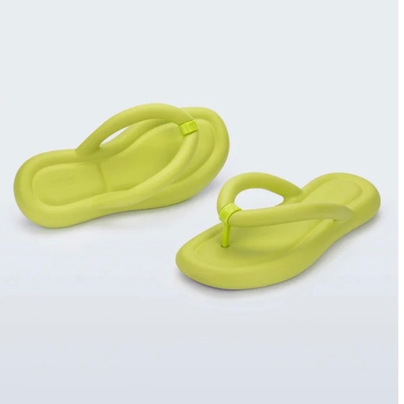 Melissa  Flip Flop Size 7 - Picture 3 of 12